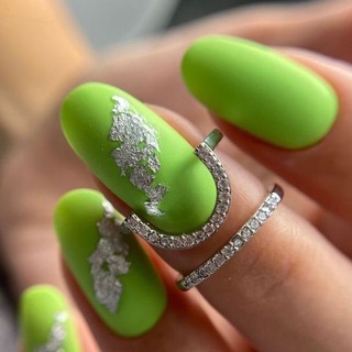 Первый по ногтям💚 маникюр